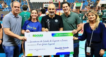 Daniel Vilela entrega benefícios do Goiás Pró-Esporte